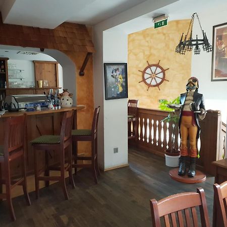 Pirates Hotel Hainburg an der Donau Exterior photo